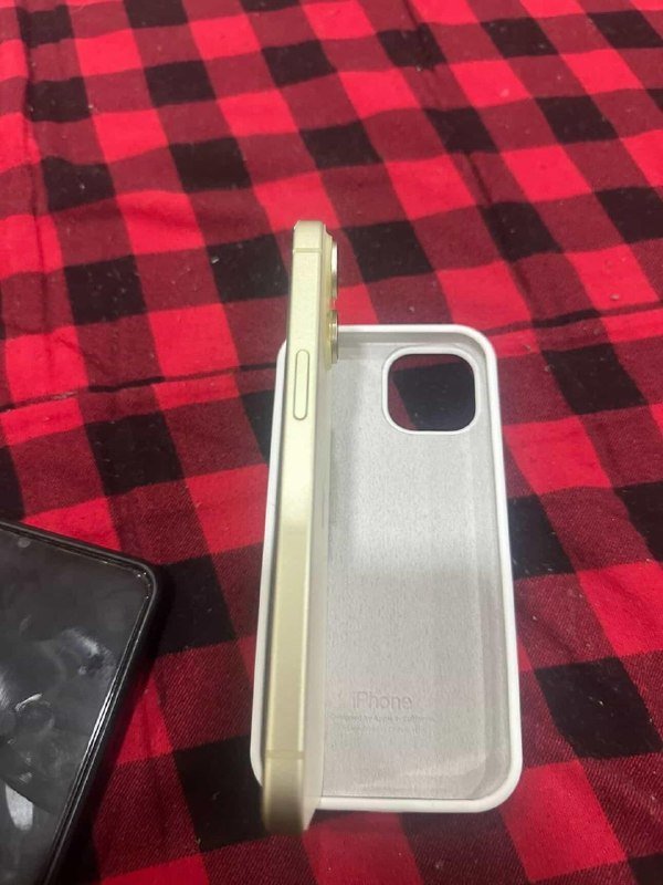 iPhone 15, чехол 3