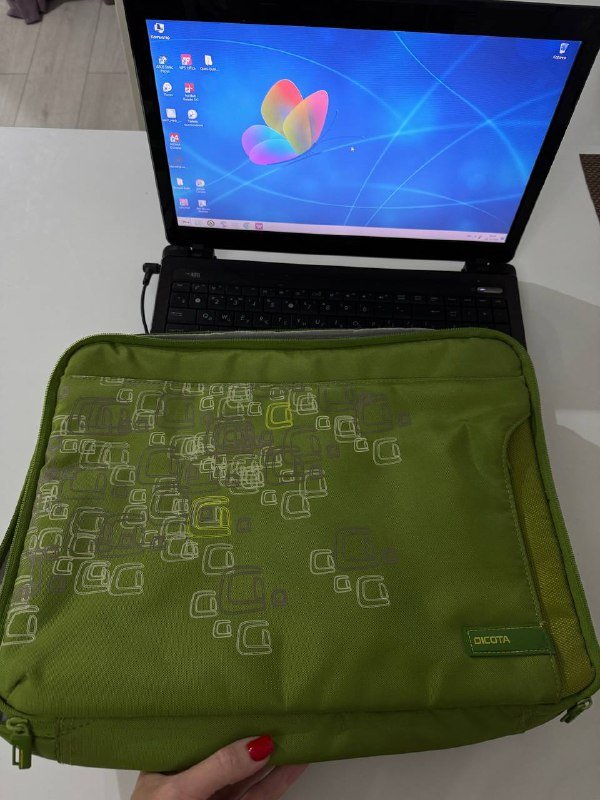 Ноутбук ASUS с сумкой Windows 7