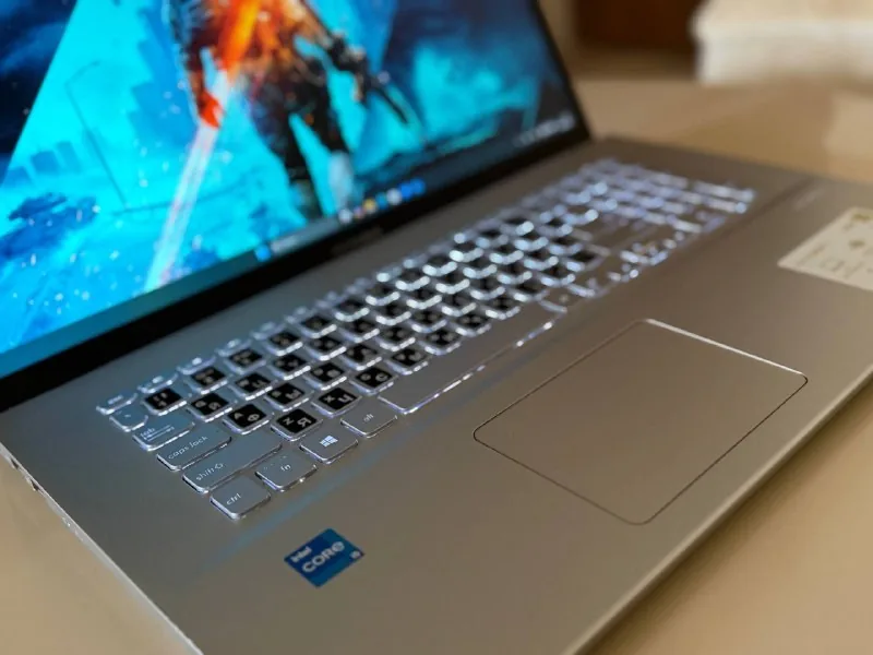 Asus VivoBook 17 1