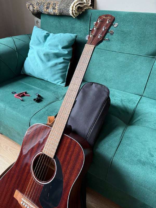 Гитара Fender CD-60S с чехлом и аксессуарами 2