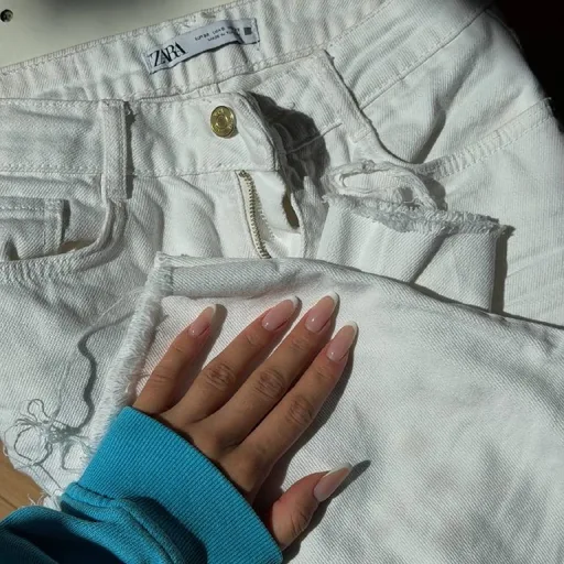 Белые джинсы Zara