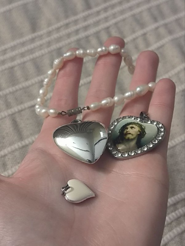 Румяна, лак для ногтей, подвески жемчуг, фен, купальник хаки XS 3