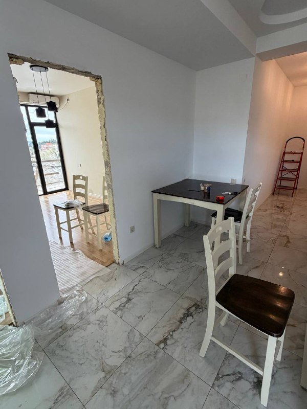 Стол и 4 стула