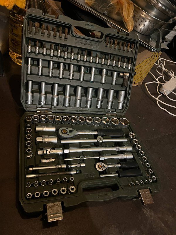 Станок, углекислородный баллон, зарядка, динамометрический ключ, набор головок с трещеткой, набор головок, вороток, набор инструментов, набор ударных головок, мультиметр клещи 8