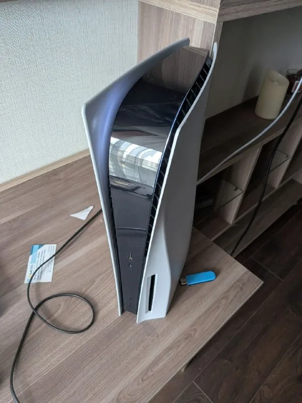 PlayStation 5 1TB с геймпадом 1