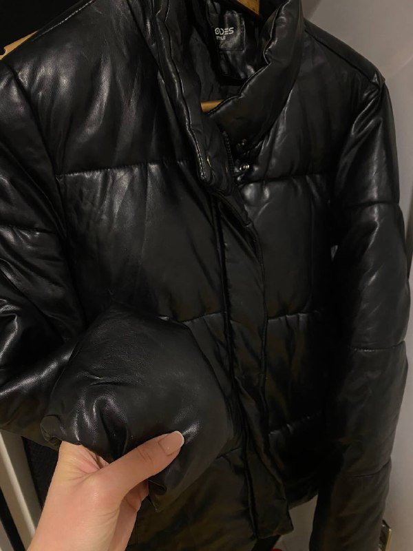 Женские черные туфли на каблуке, куртка демисезонная лаковая 2