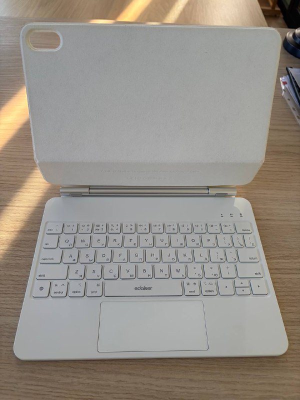Apple iPad 11 128gb wi-fi серебристый с клавиатурой Edaiser 4