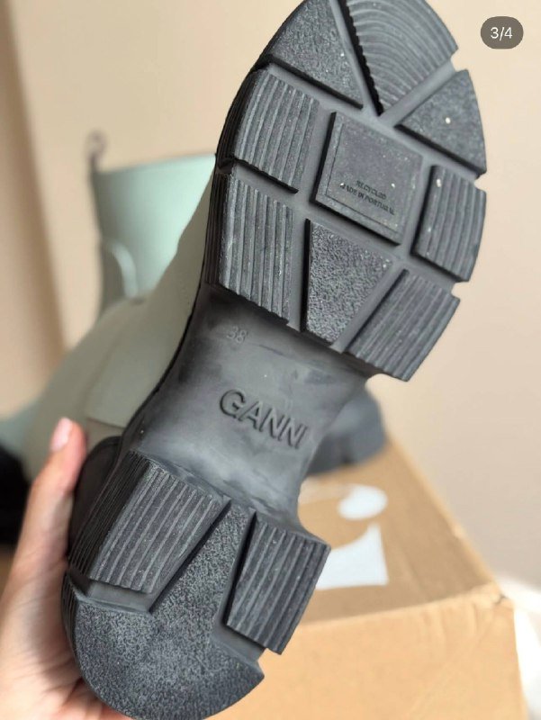 кожаные казаки Zara, резиновые сапоги Ganni 7