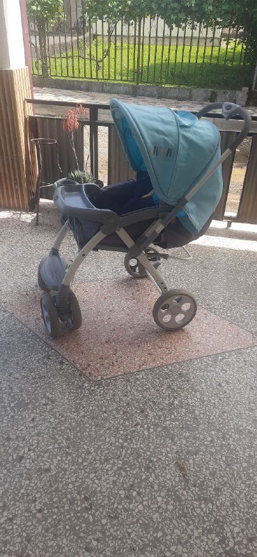 Коляска для малышей с накидкой
