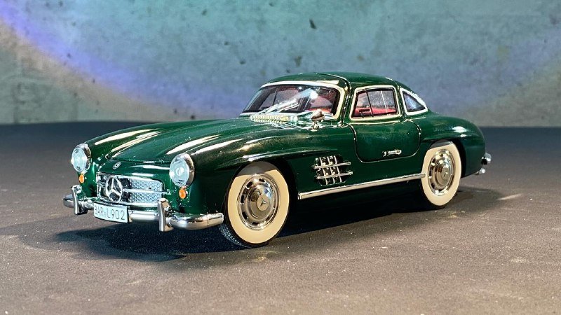 Коллекционные модели машинок 1:24 с светом и звуком 6