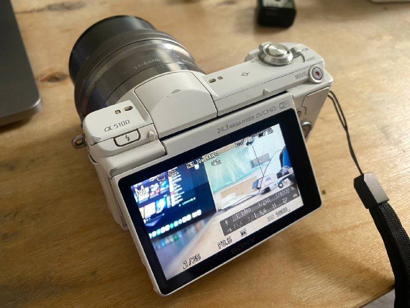 Sony a5100, китовый объектив 16-50, батарейка