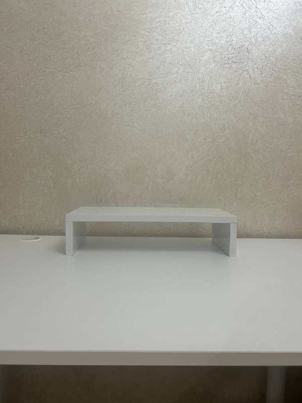 Стол, стул и подставка под монитор 2