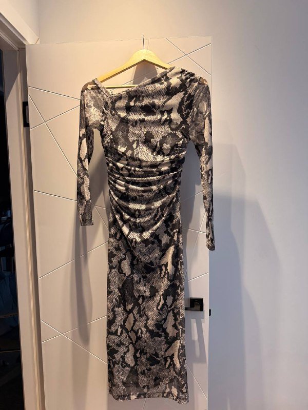 Ободок из бус, боди с кружевом, два платья женские 3