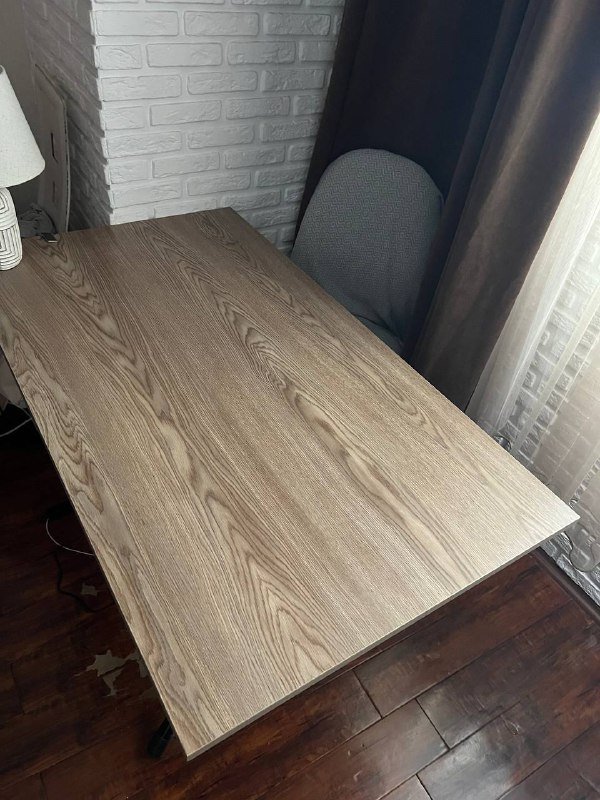 Стол, клавиатура, лампа, набор кастрюль 2