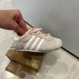 Дитячі кросівки Adidas Gazelle, розмір 21 3