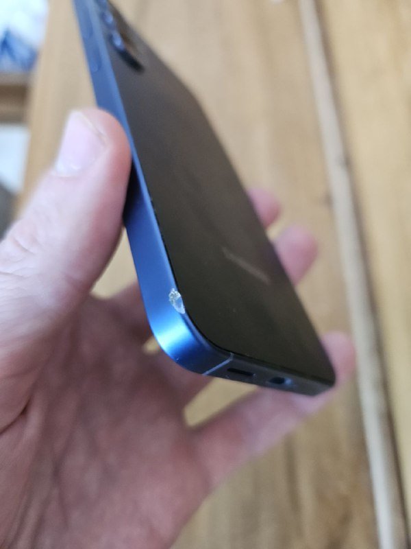 Samsung S25+ с дефектом экрана около камеры 3