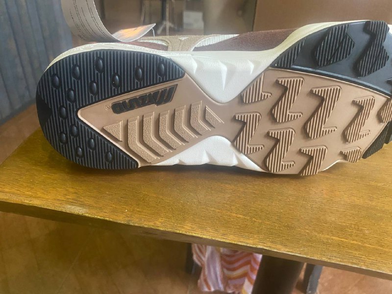 Mizuno кроссовки 43 размер новые 2