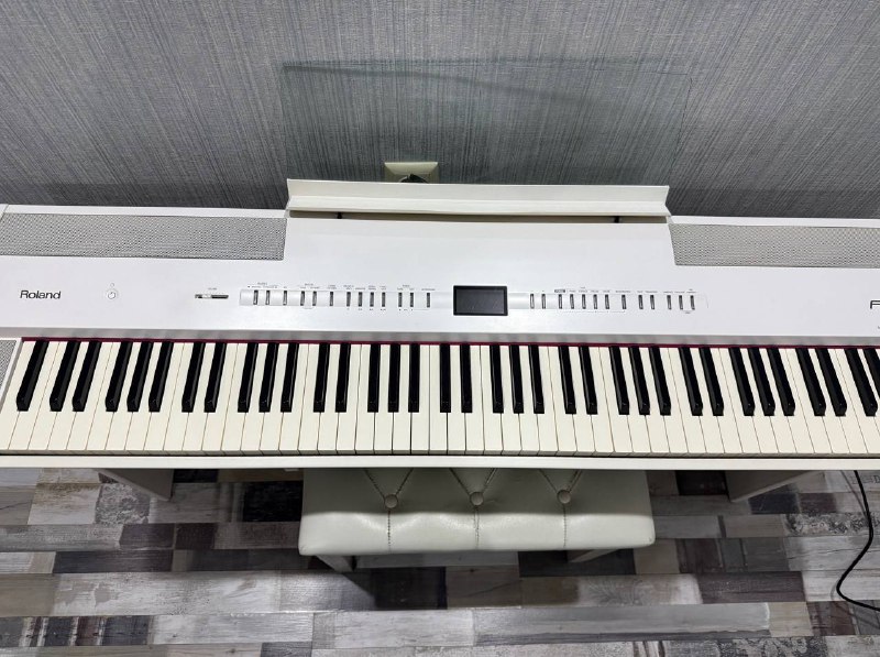 Цифровое пианино Roland fp-80 белого цвета со стулом 3