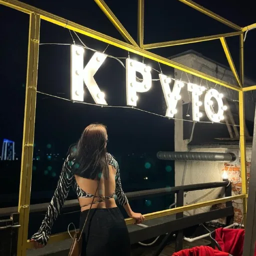 Чёрно-белый топ с открытой спиной