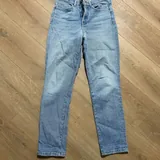 Джинсы и черные штаны XS 3