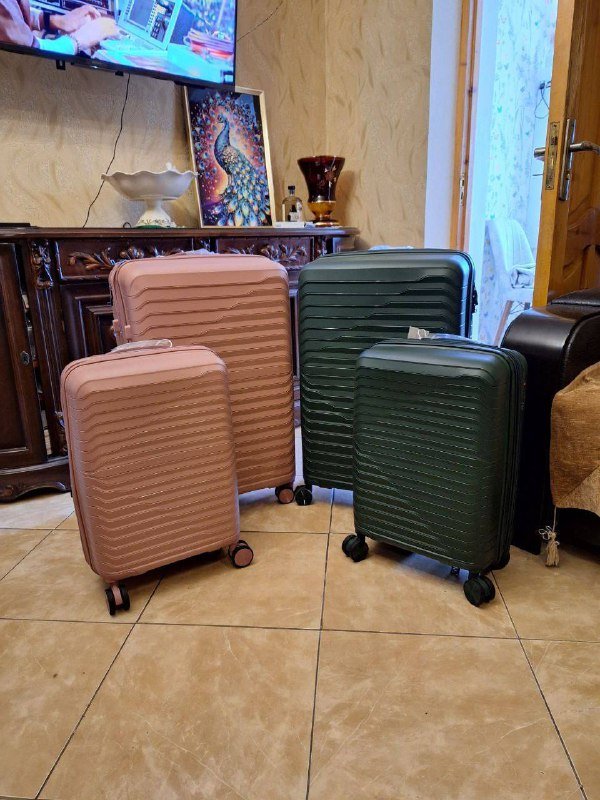 чемоданы большой и маленький