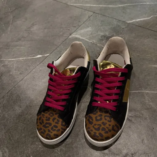 Кроссовки Guess