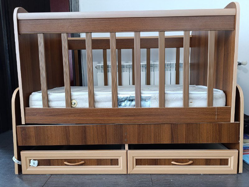 Детская кроватка с матрасом