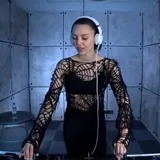 Серая джинсовая куртка Zara, свитер-паутинка ручной работы 2