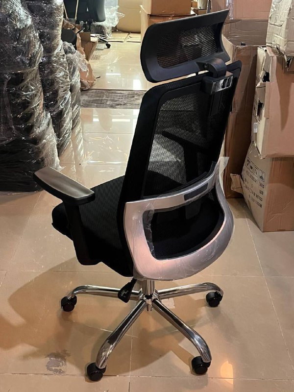 Офисное кресло 3