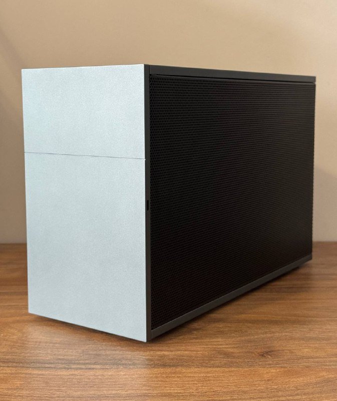 Мощный SFF-компьютер с RTX 5080, Ryzen 7 9800X3D, 32GB RAM, 2TB SSD