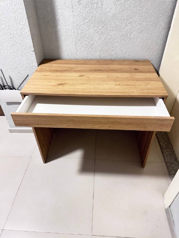 Стол 90x55 см с выдвижным ящиком 2