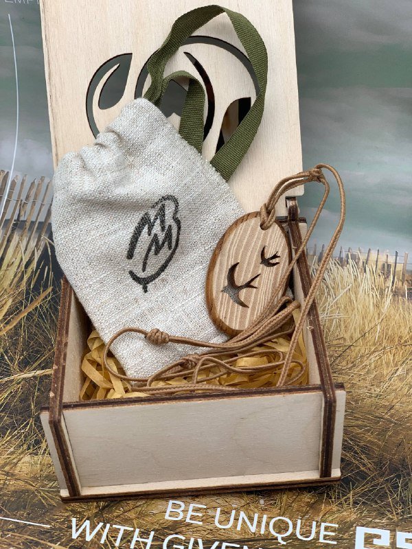 Кулон из дубового среза ручной работы