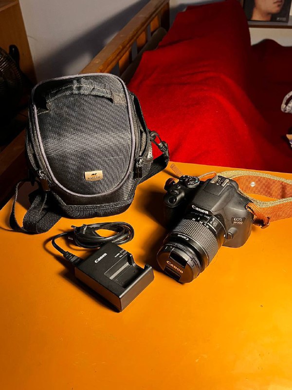 Canon EOS 2000D, объектив, зарядное устройство, кейс, SD-карта 1