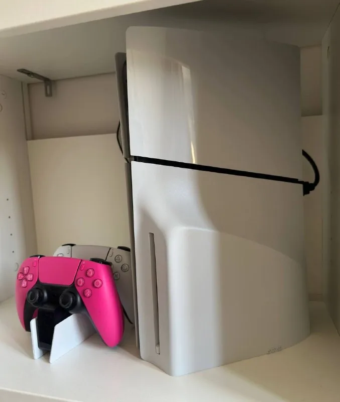 PS5 Slim 1TB with disc drive, 2 controllers and charger 1