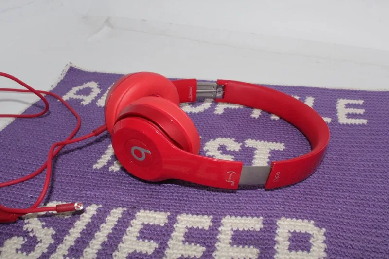 Наушники Beats Solo 2 красные и белые 1