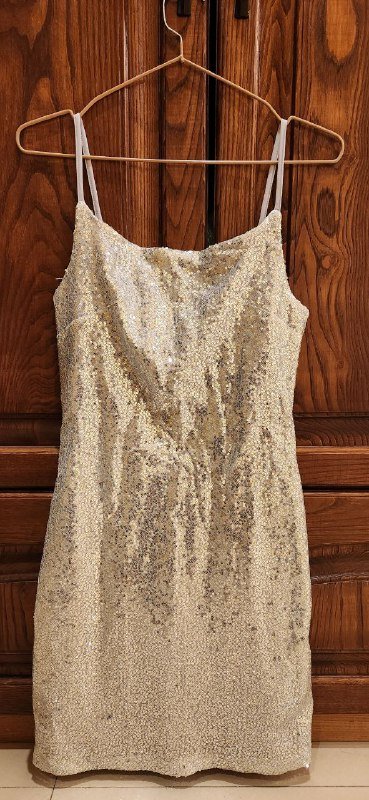 Пиджак Zara, маленькое чёрное платье, платье в пайетках, сумка Bolsero, рубашка светло-зелёная 3