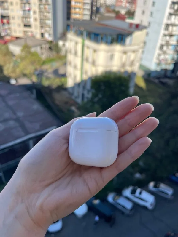 AirPods 4 с шумоподавлением