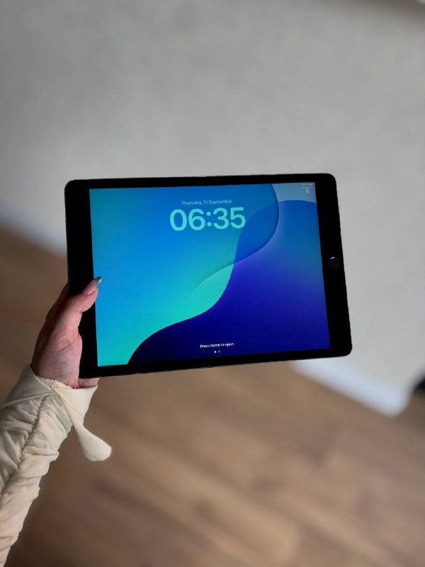 iPhone 14 128 gb, iPad 9 поколения 64 gb, AirPods 3, кабель зарядки 3