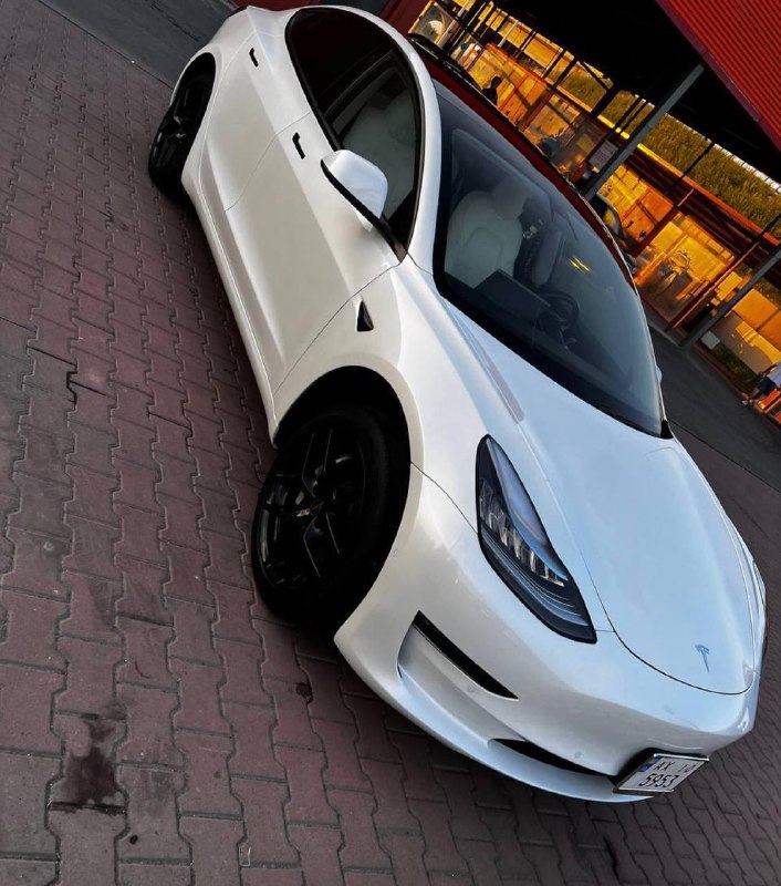 Tesla 3 2018