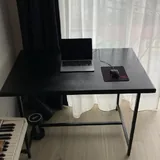 Чёрный стол из дерева и металла 2