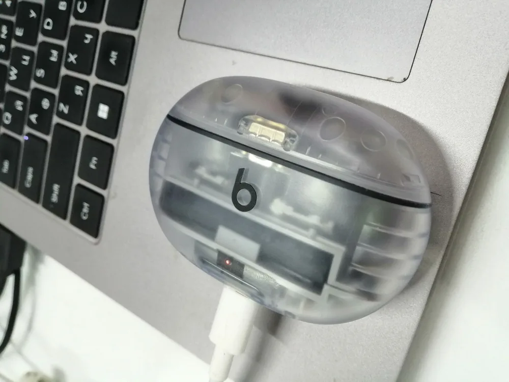 Beats Studio Buds+ (прозрачные) 1