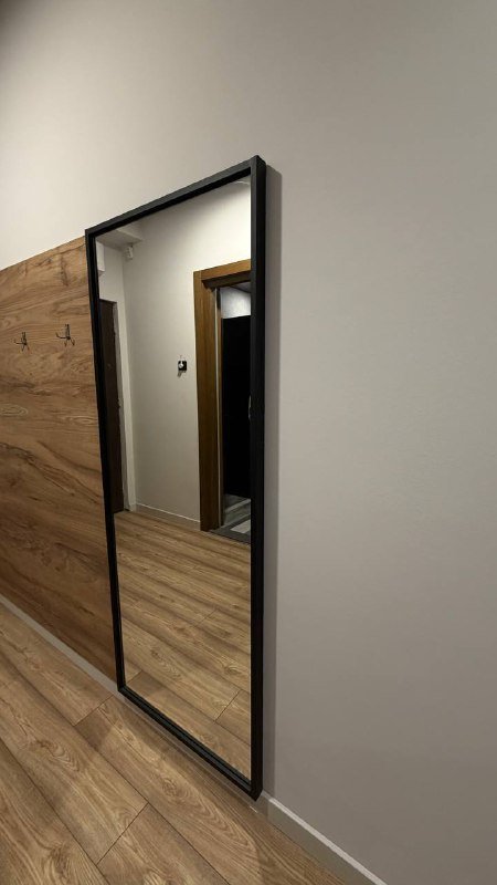 Зеркало с металлической рамкой