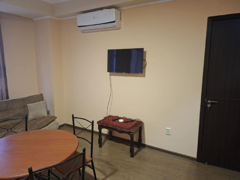 ბინა დღიურად ინასარიძის ქუჩაზე ცალკე საძინებლით 6