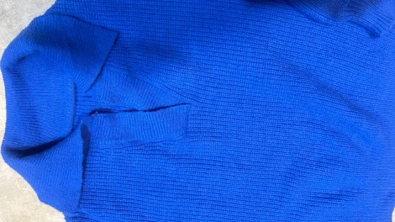 Синий свитер женский 2