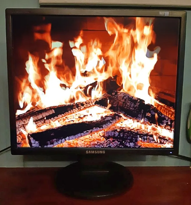 Монитор Samsung, ноутбук