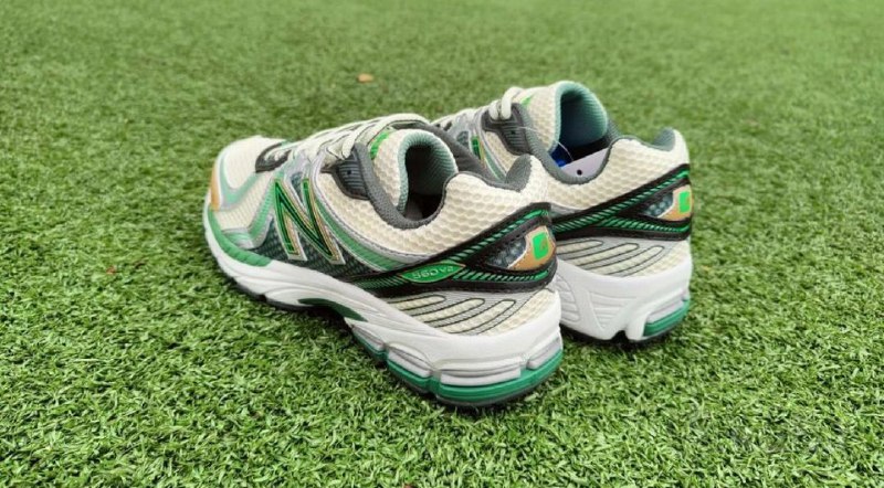кроссовки new balance, шорты 2