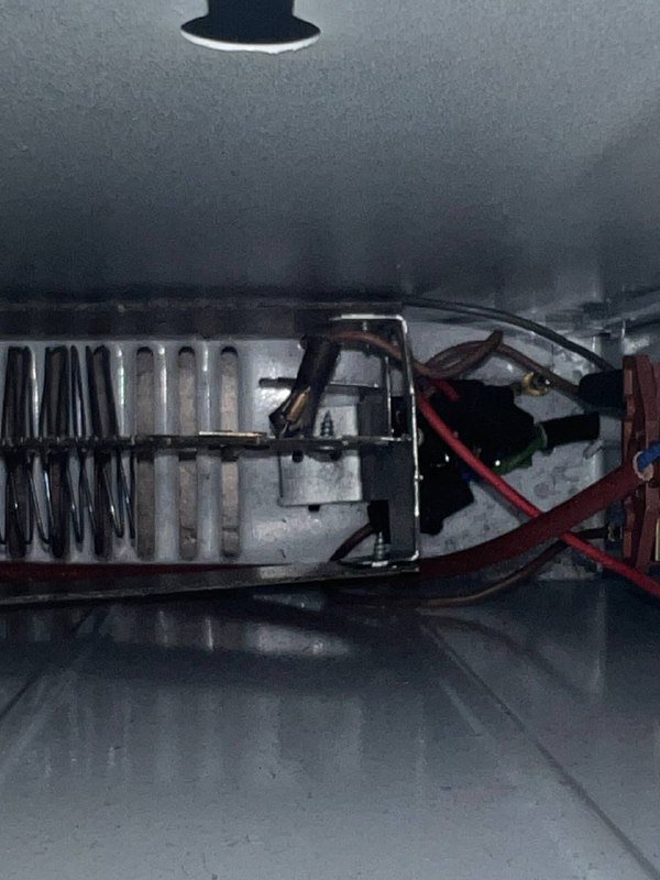 Матрас, постельное белье, одеяло, обогреватель, стол, кресло 5