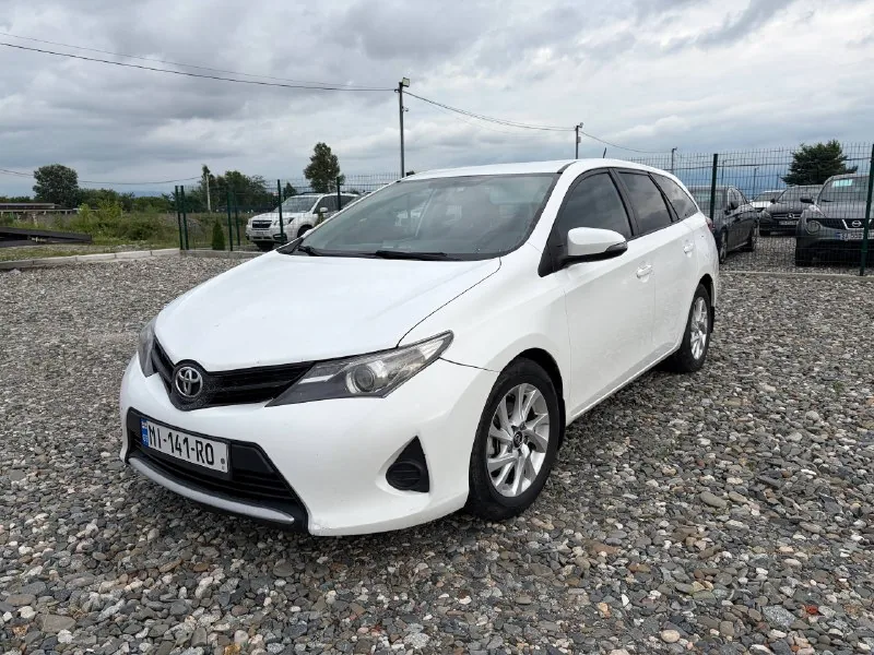 Toyota Auris 2015 1
