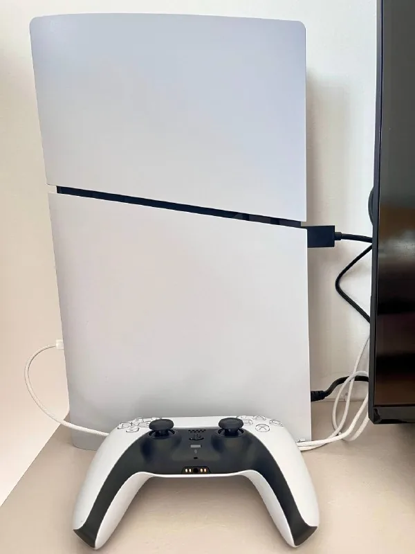 PS5 Slim Digital 825 1