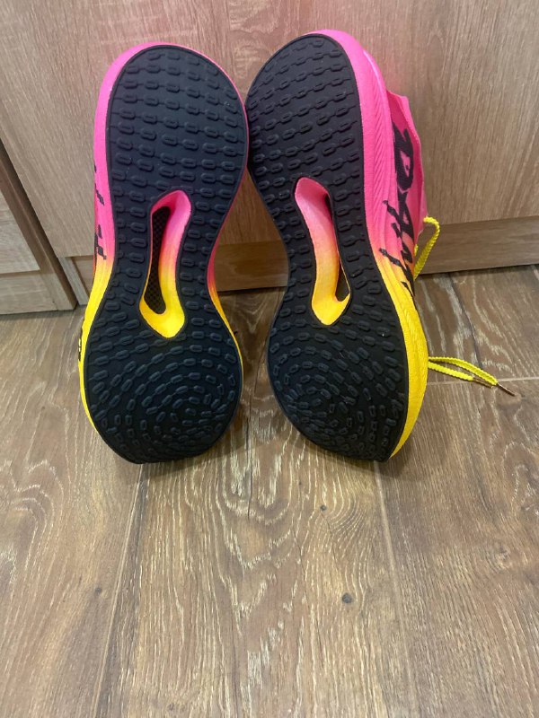 Беговые кроссовки размер 9 US новые 4